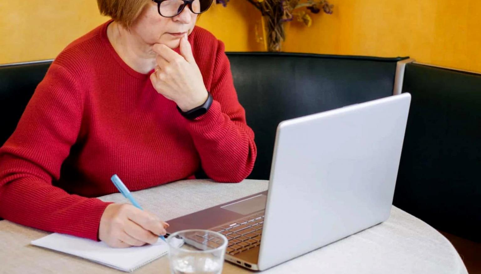 Calendario de inversión con análisis de mercado